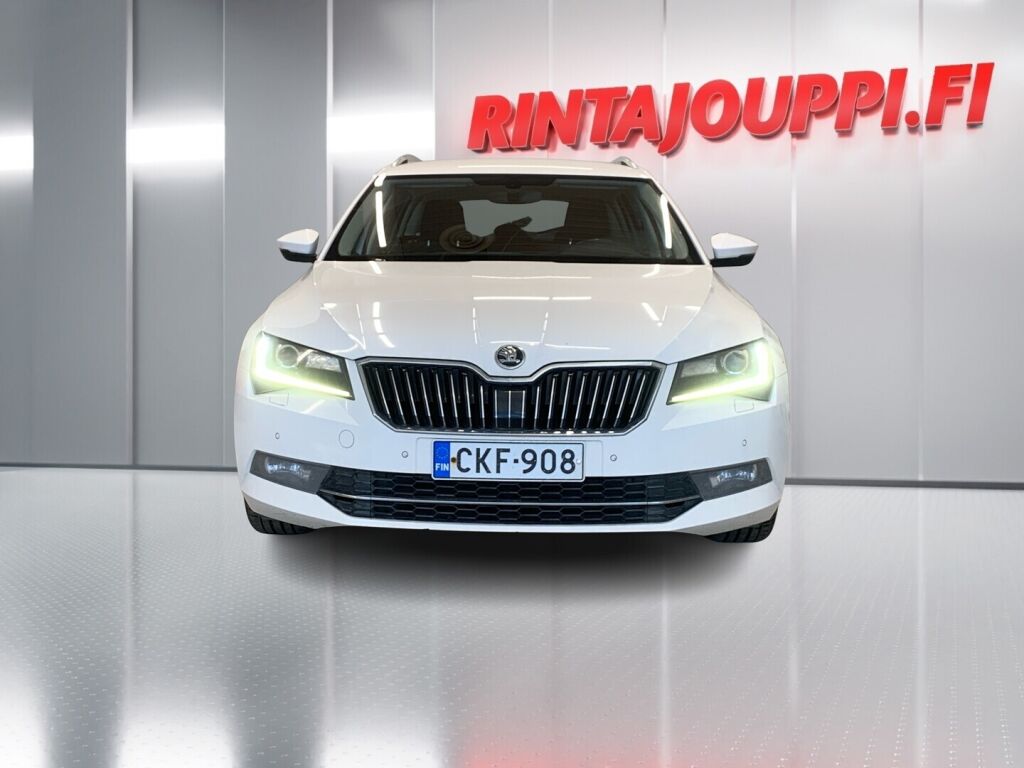 Skoda Superb 2015 Valkoinen