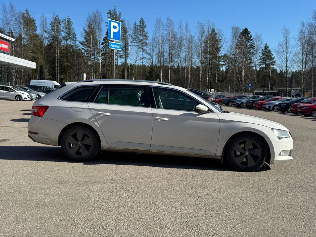 Skoda Superb 2015 Valkoinen