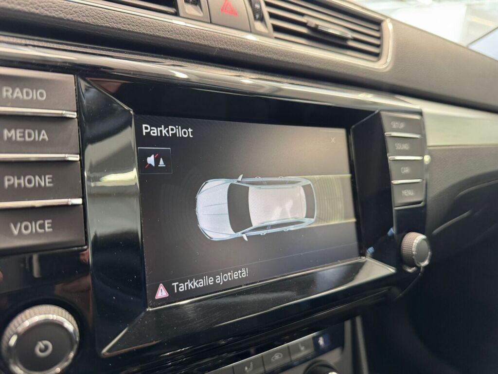 Skoda Superb 2015 Valkoinen