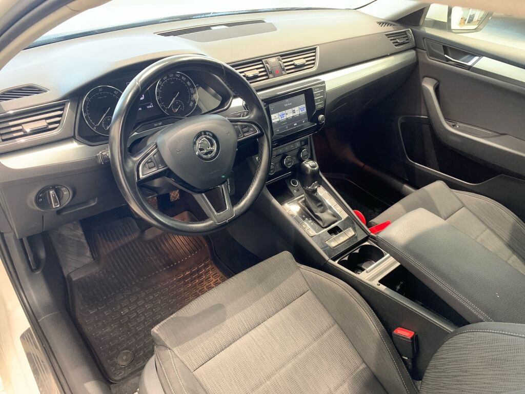 Skoda Superb 2015 Valkoinen
