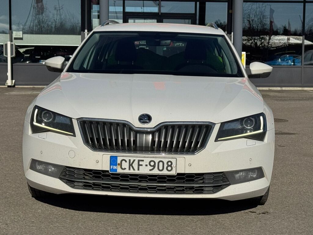 Skoda Superb 2015 Valkoinen