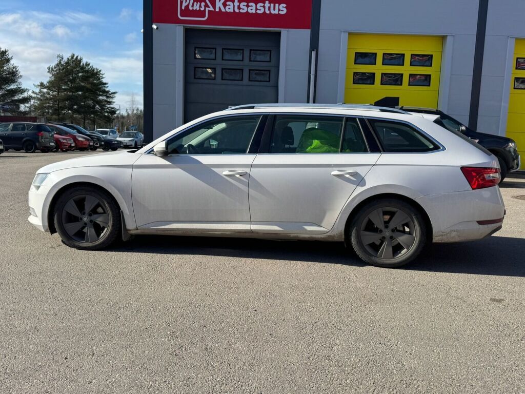 Skoda Superb 2015 Valkoinen