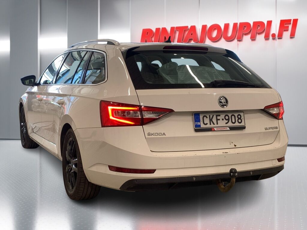 Skoda Superb 2015 Valkoinen