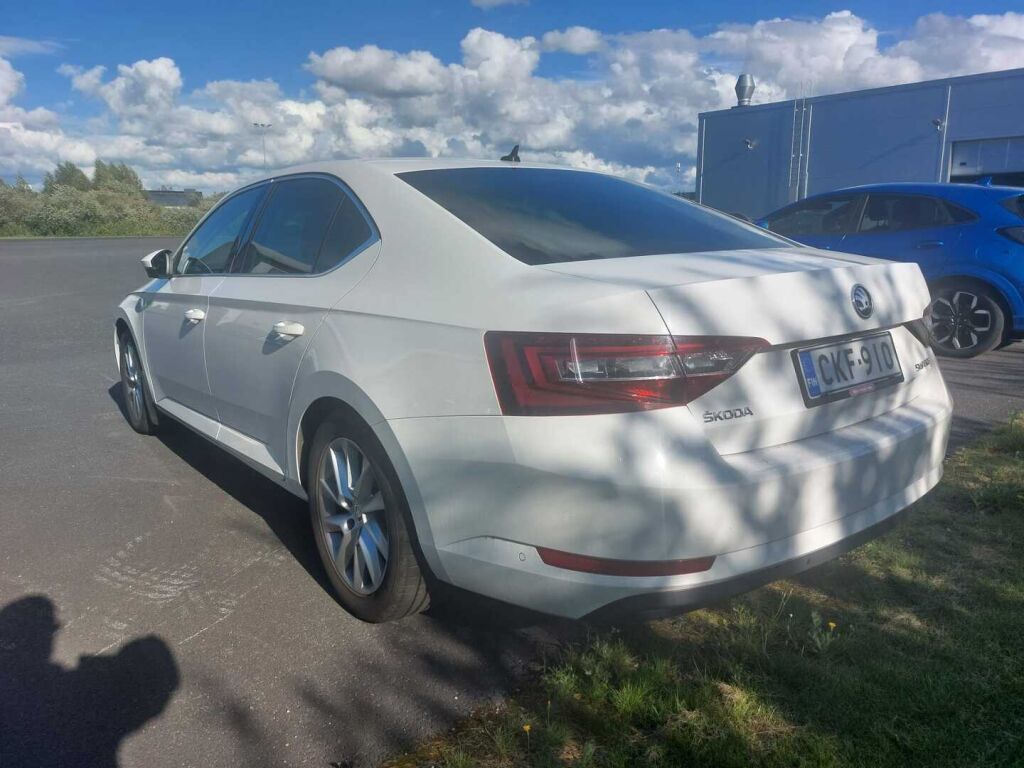 Skoda Superb 2016 Valkoinen