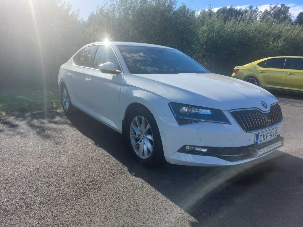 Skoda Superb 2016 Valkoinen