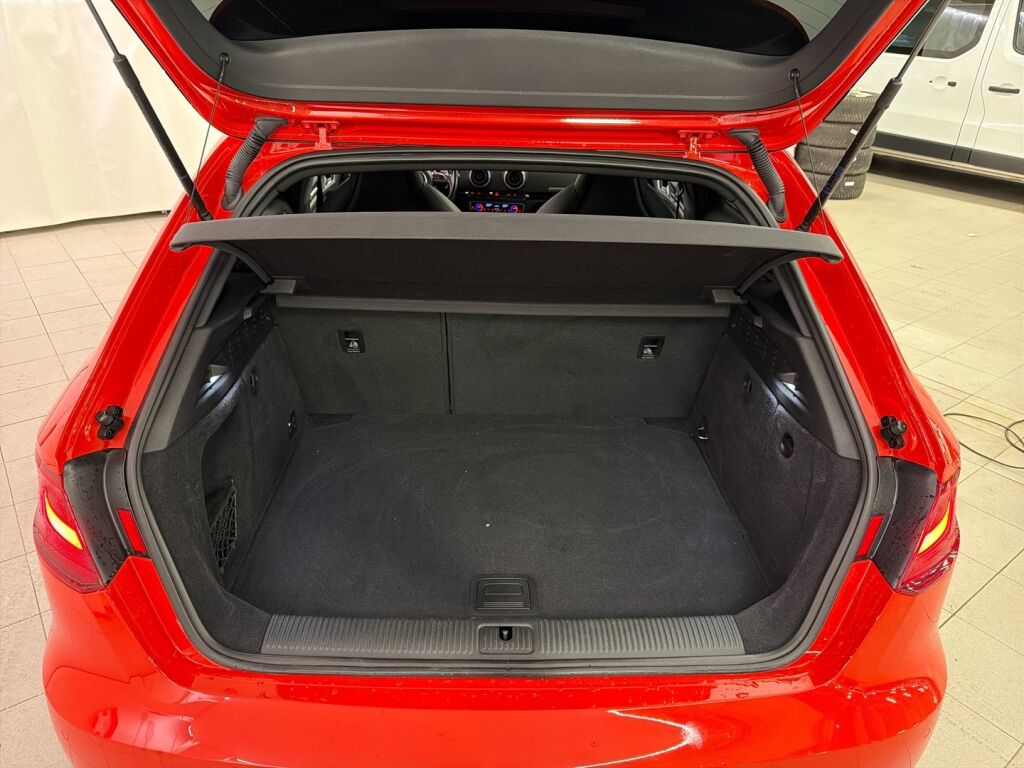 Audi RS 3 2016 Punainen