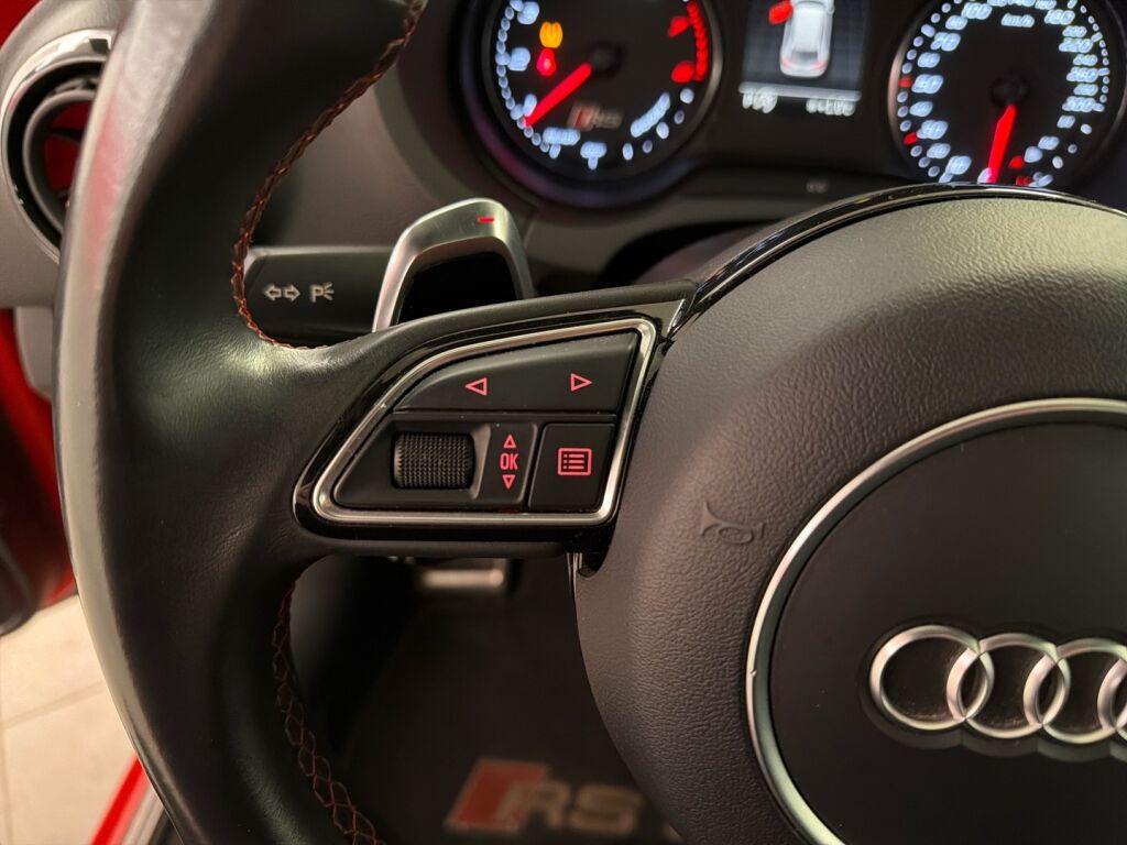 Audi RS 3 2016 Punainen