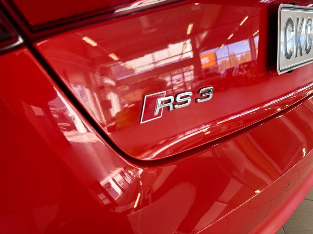 Audi RS 3 2016 Punainen