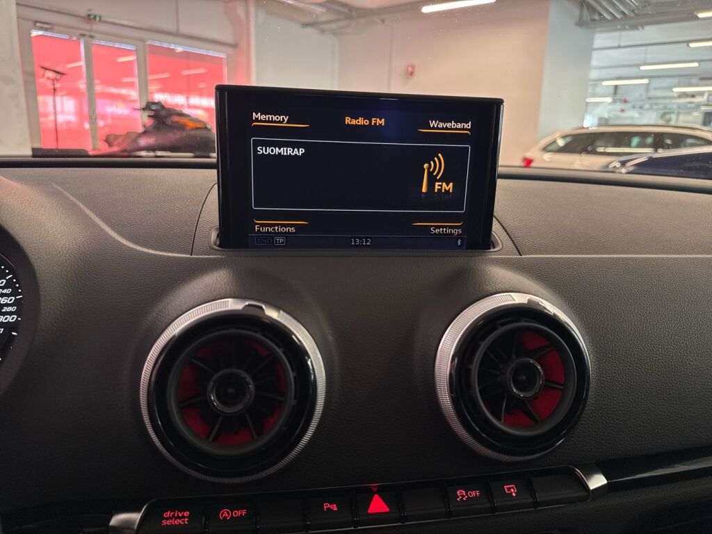 Audi RS 3 2016 Punainen