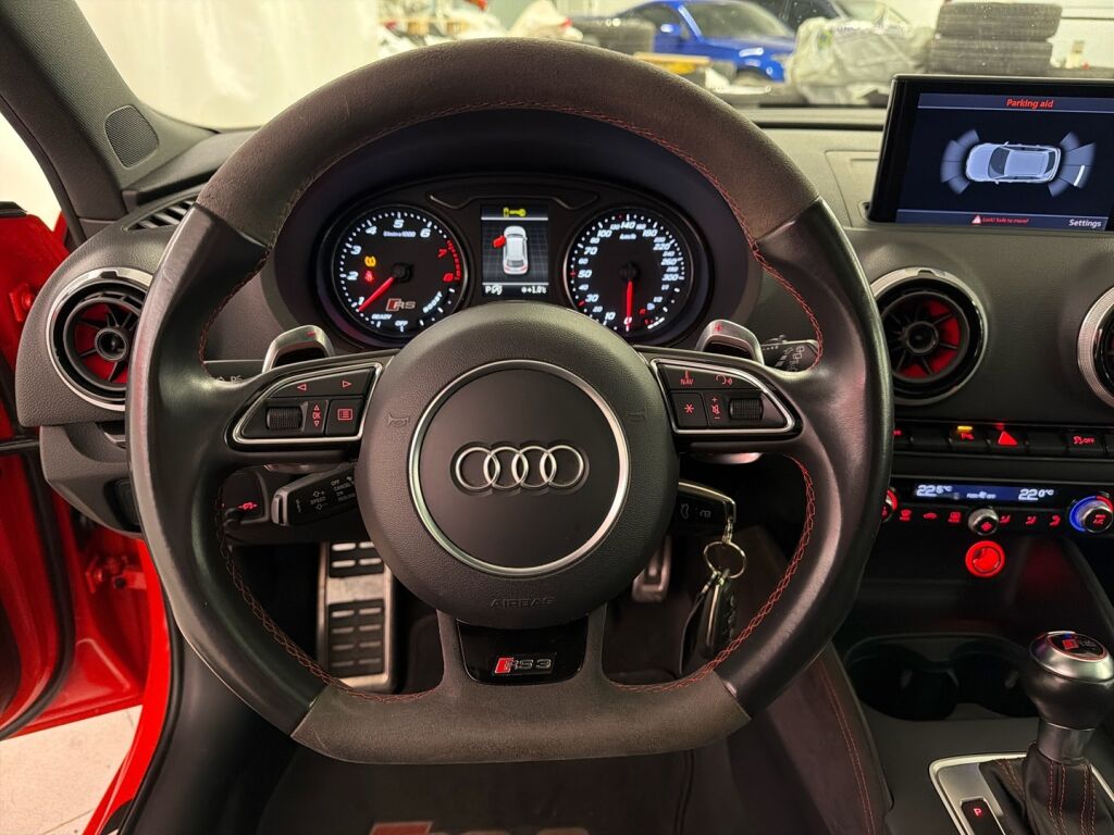 Audi RS 3 2016 Punainen
