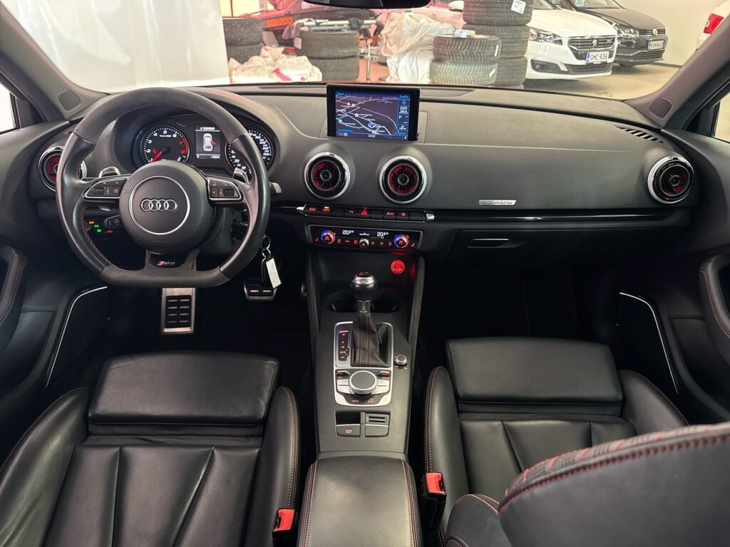 Audi RS 3 2016 Punainen