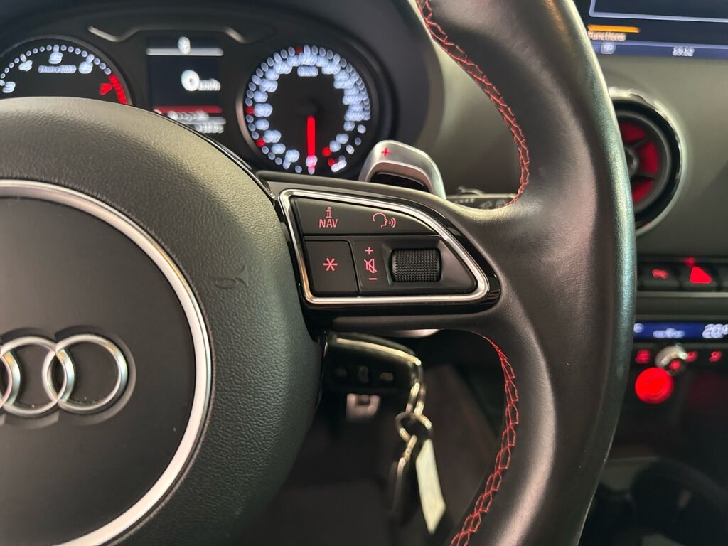 Audi RS 3 2016 Punainen