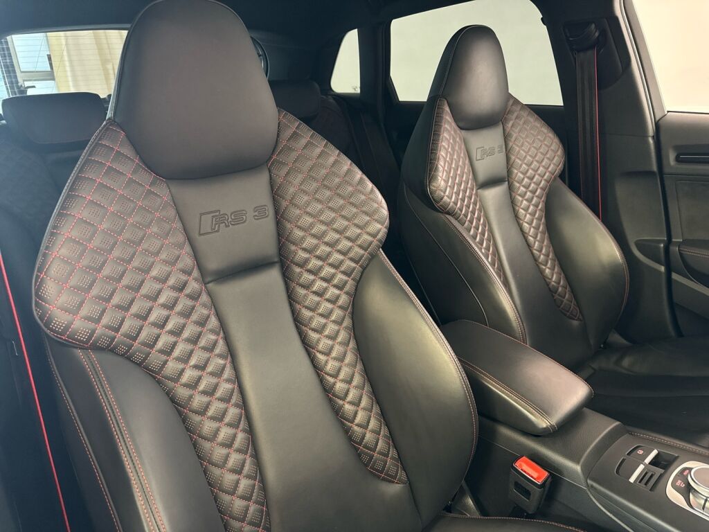 Audi RS 3 2016 Punainen