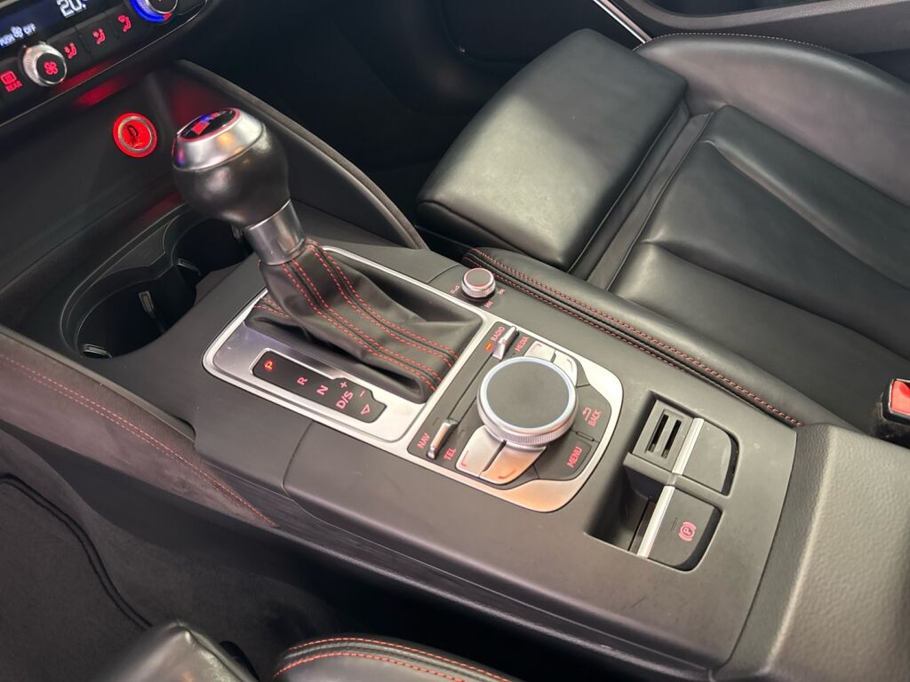 Audi RS 3 2016 Punainen