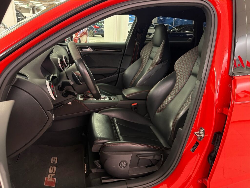 Audi RS 3 2016 Punainen