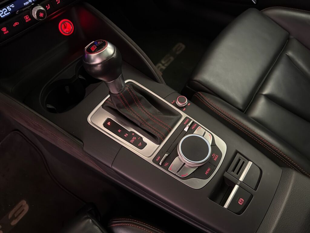 Audi RS 3 2016 Punainen