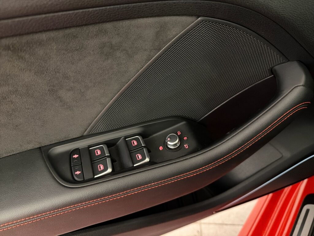 Audi RS 3 2016 Punainen