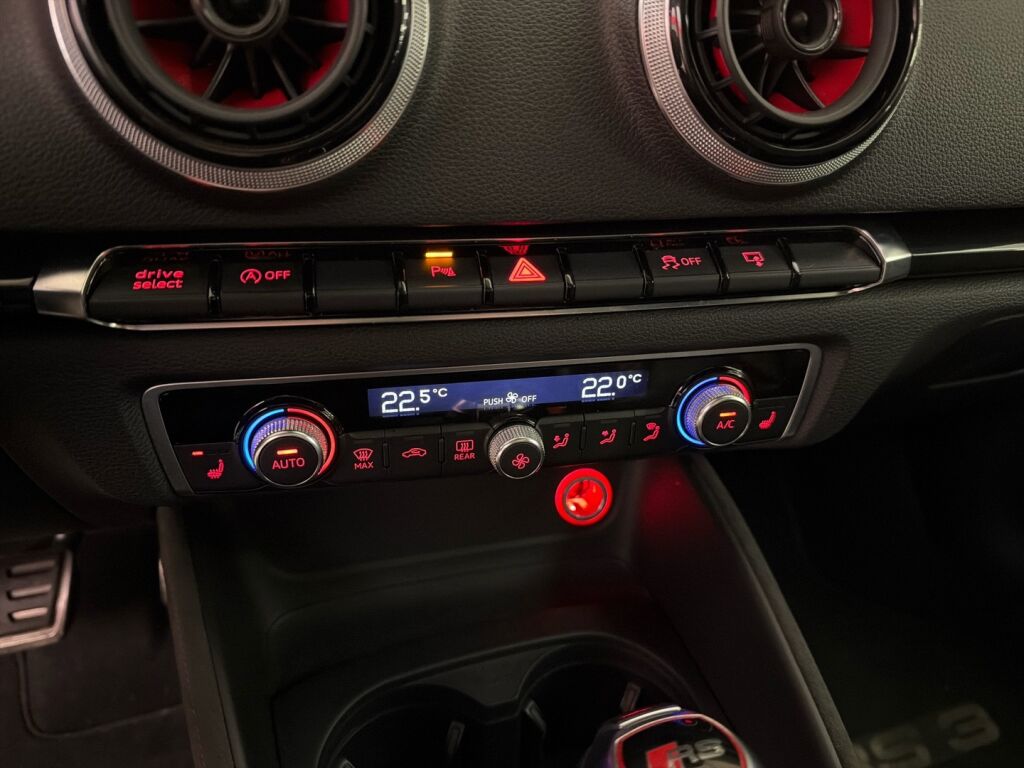 Audi RS 3 2016 Punainen