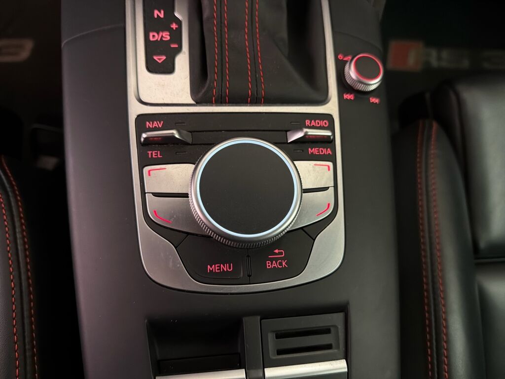 Audi RS 3 2016 Punainen