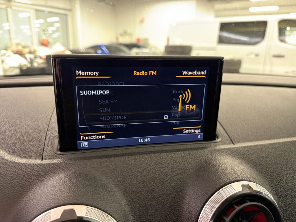 Audi RS 3 2016 Punainen