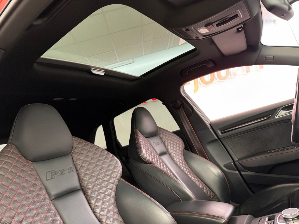 Audi RS 3 2016 Punainen