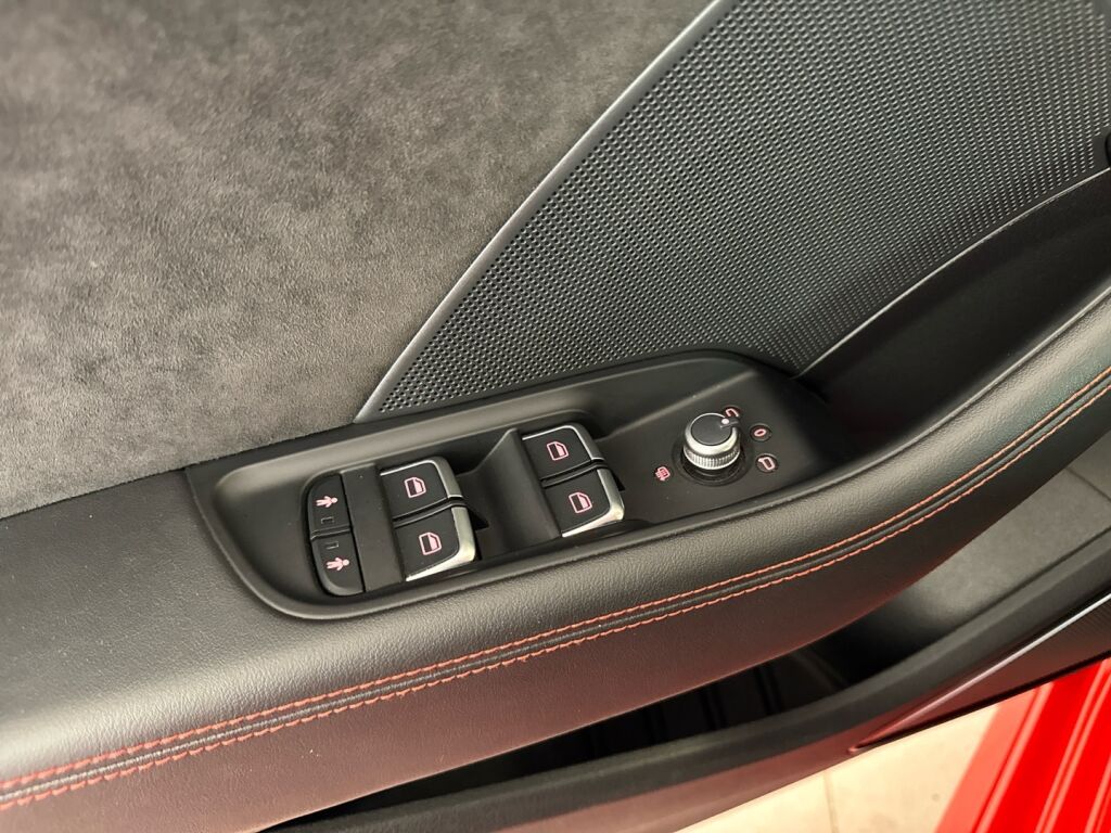 Audi RS 3 2016 Punainen