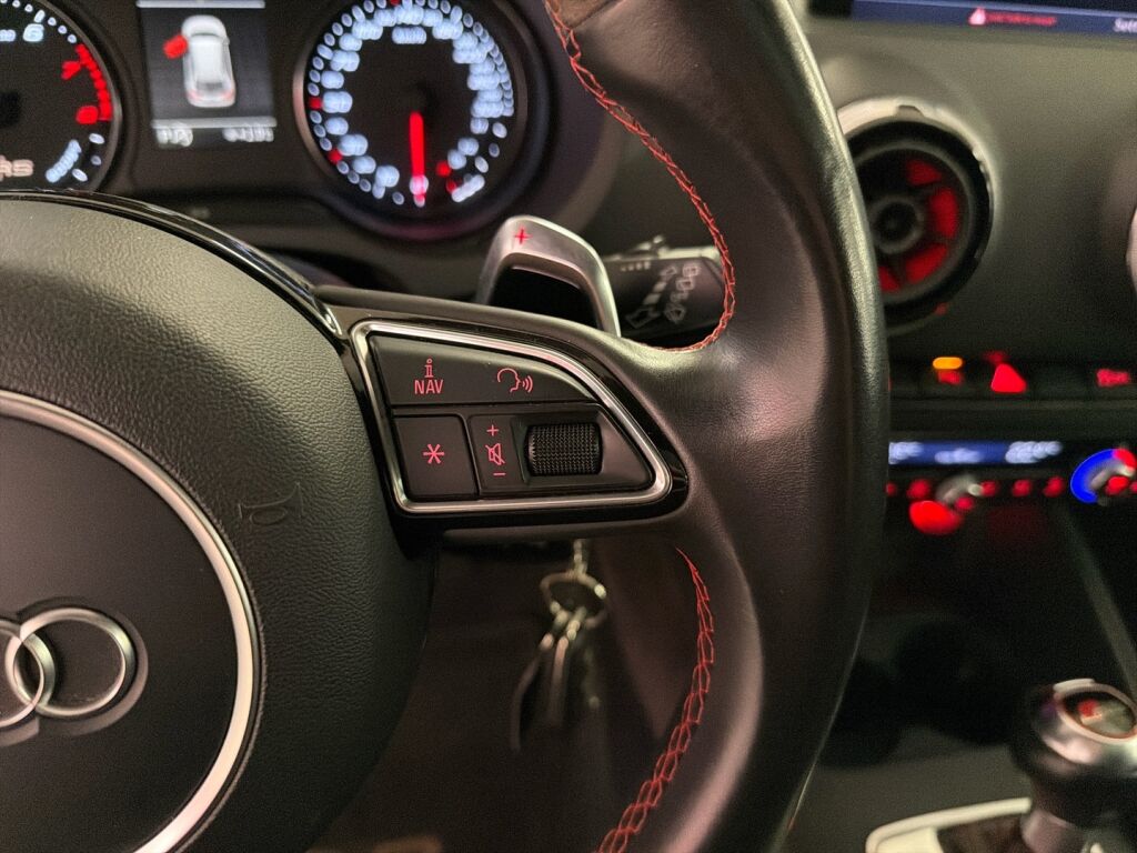 Audi RS 3 2016 Punainen