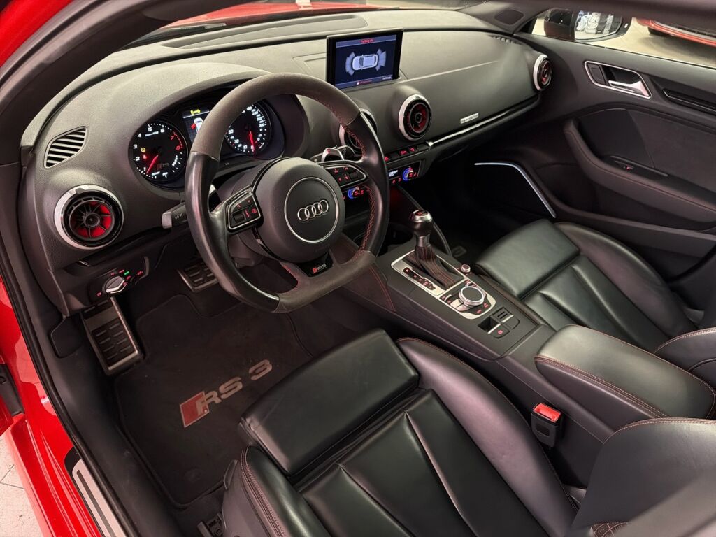 Audi RS 3 2016 Punainen