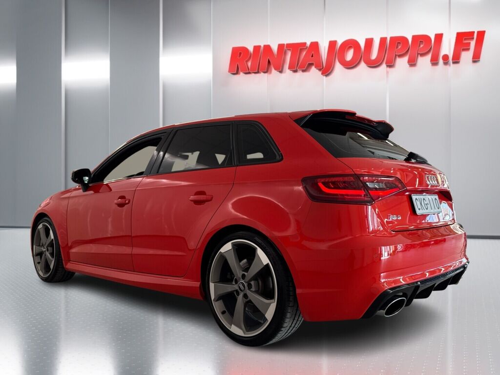 Audi RS 3 2016 Punainen