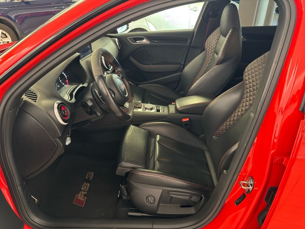 Audi RS 3 2016 Punainen