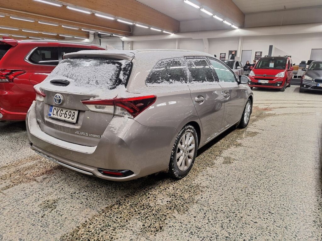 Toyota Auris 2016 Ruskea (beige)