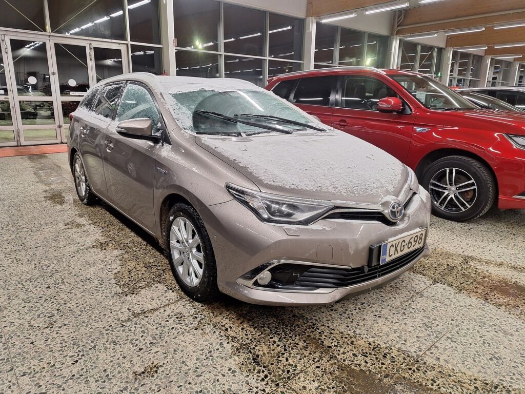 Toyota Auris 2016 Ruskea (beige)