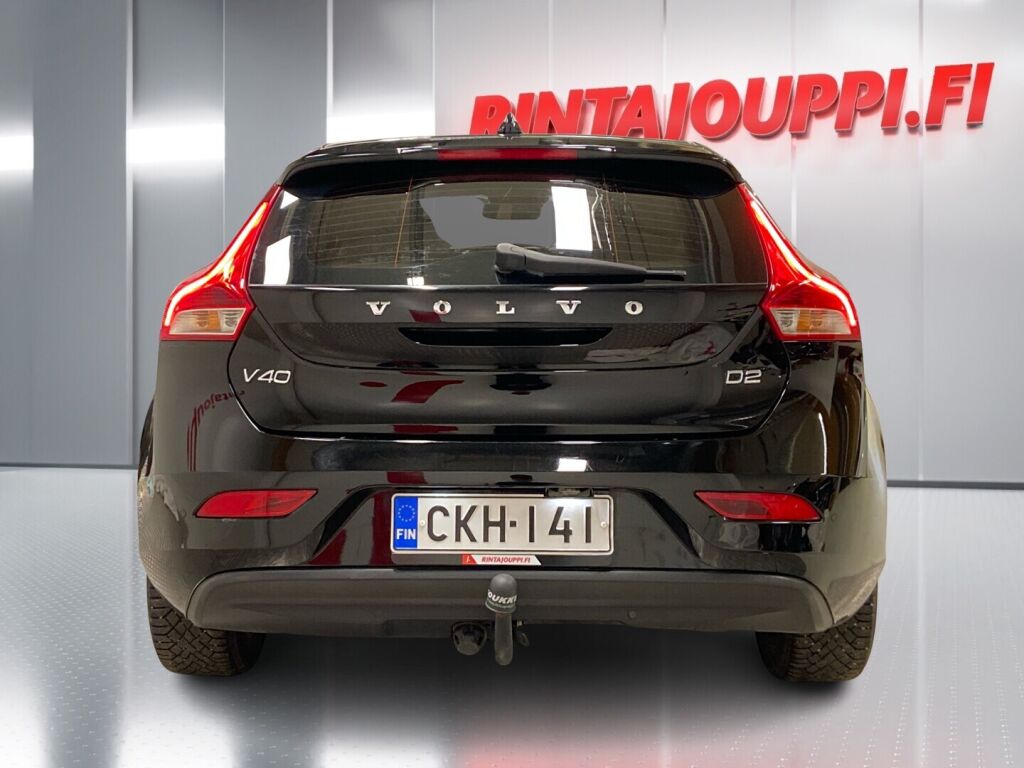 Volvo V40 2017 Musta