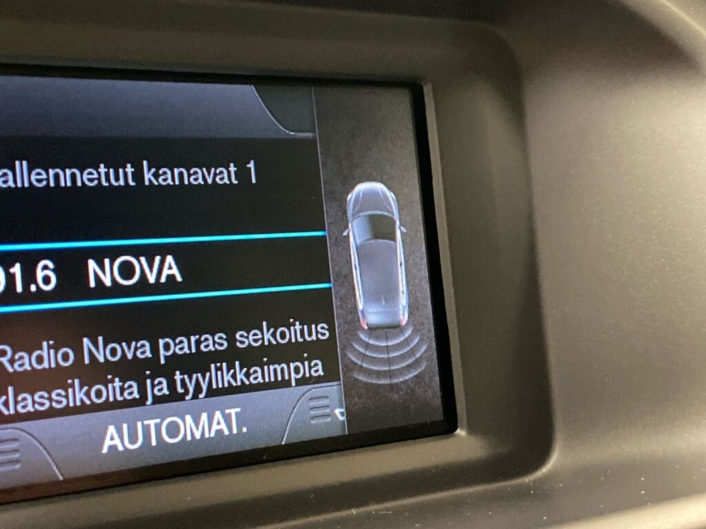 Volvo V40 2017 Musta