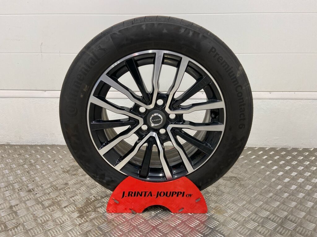 Volvo V40 2017 Musta