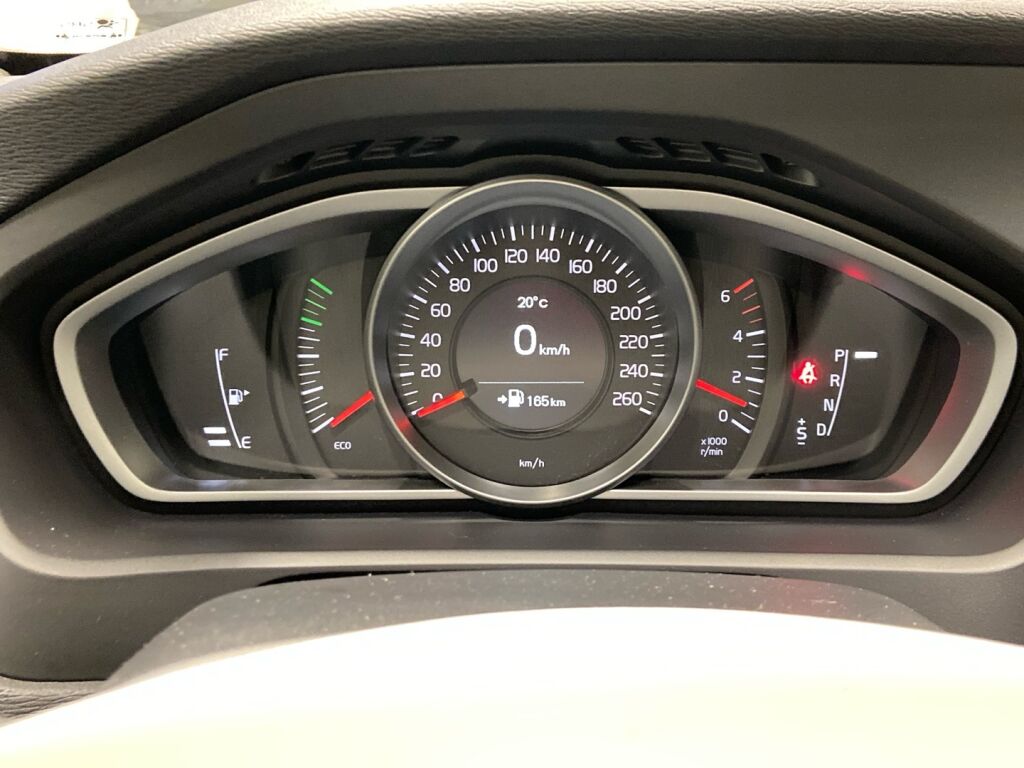 Volvo V40 2017 Musta