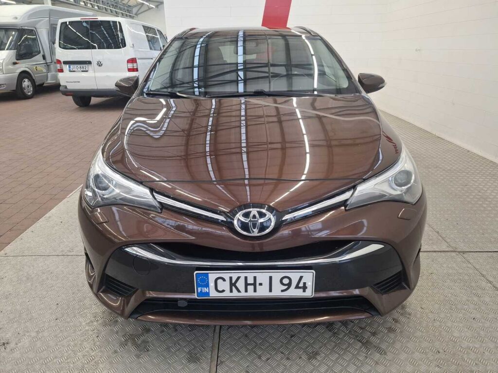 Toyota Avensis 2016 Ruskea (beige)