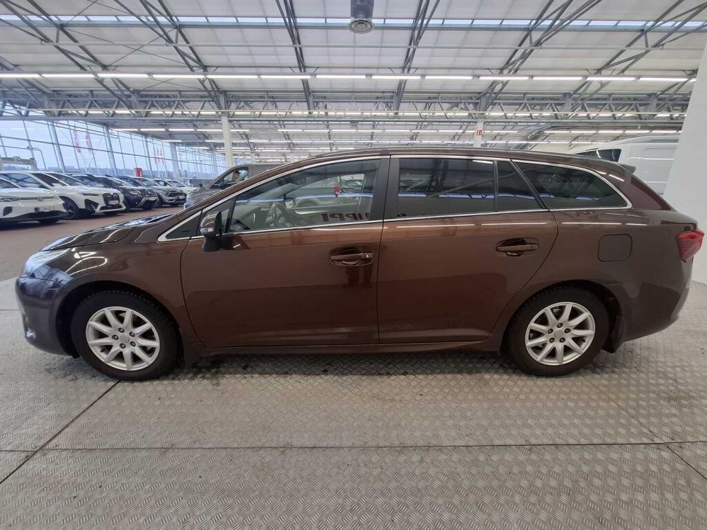 Toyota Avensis 2016 Ruskea (beige)