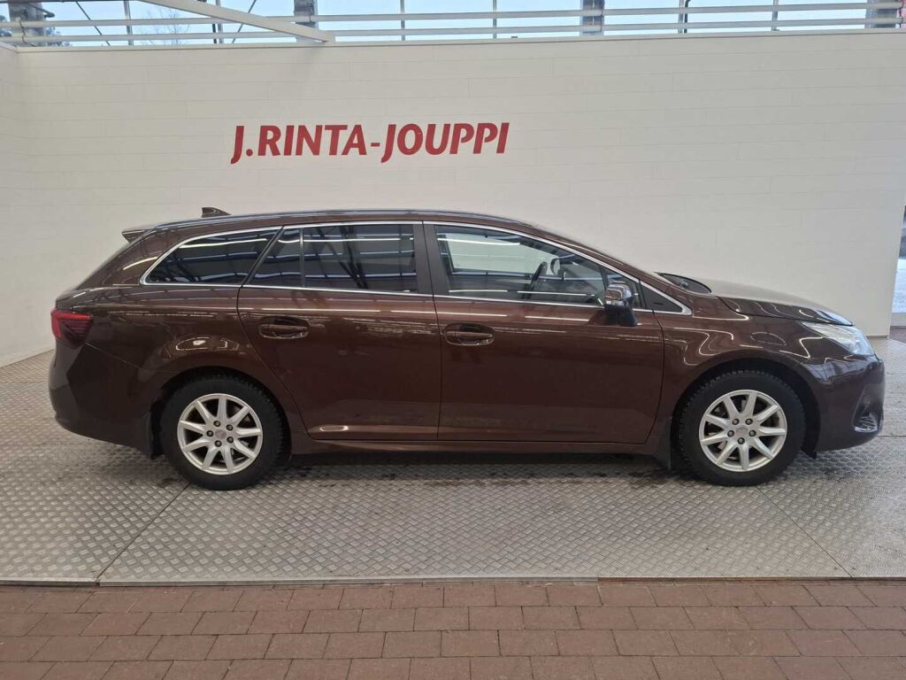 Toyota Avensis 2016 Ruskea (beige)