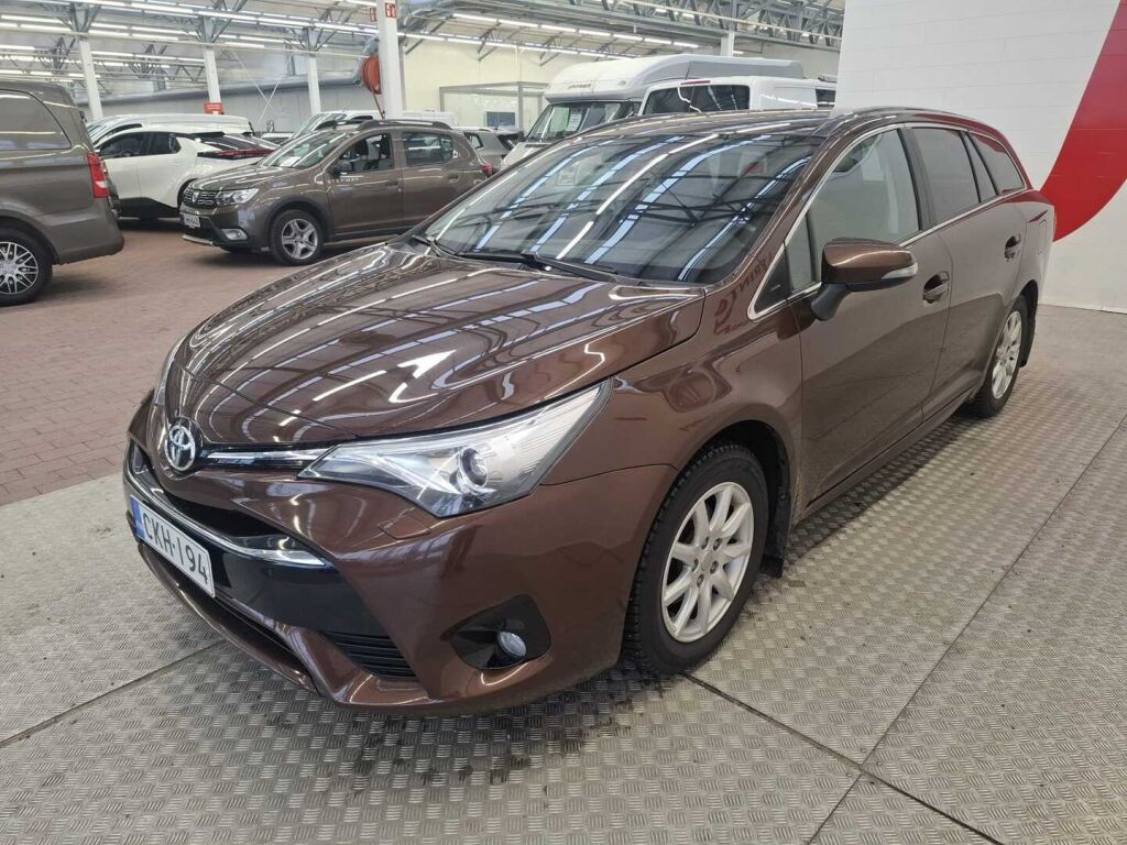 Toyota Avensis 2016 Ruskea (beige)