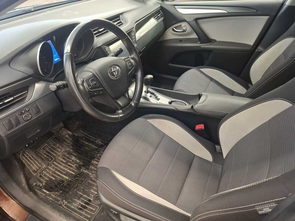 Toyota Avensis 2016 Ruskea (beige)