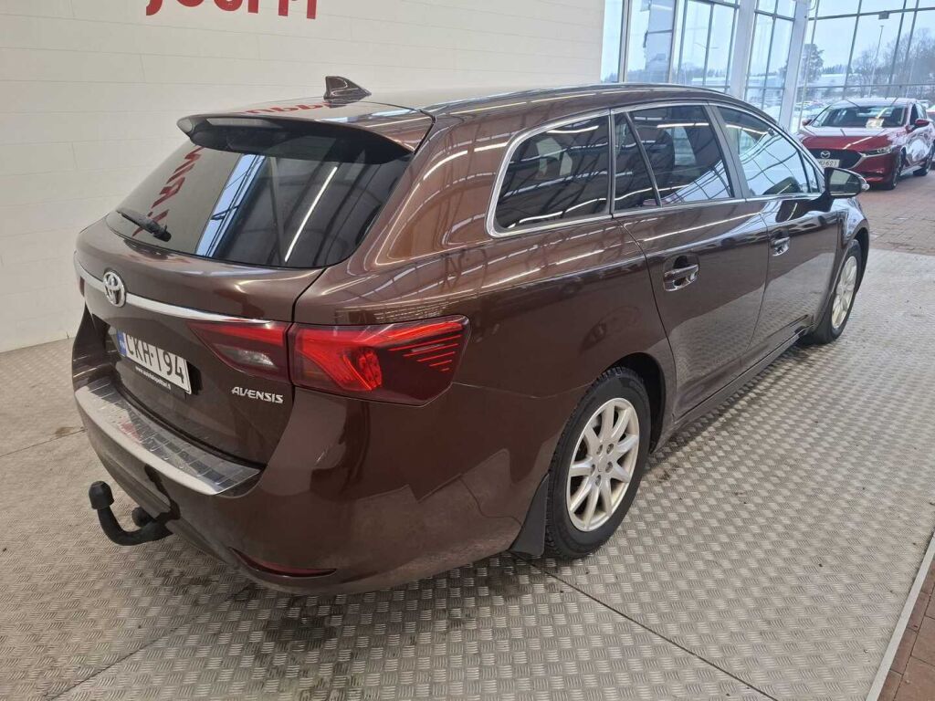 Toyota Avensis 2016 Ruskea (beige)