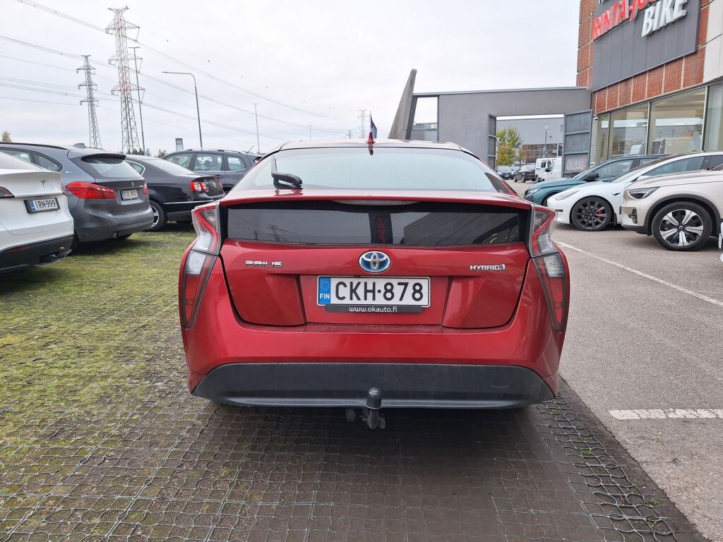Toyota Prius 2016 Punainen