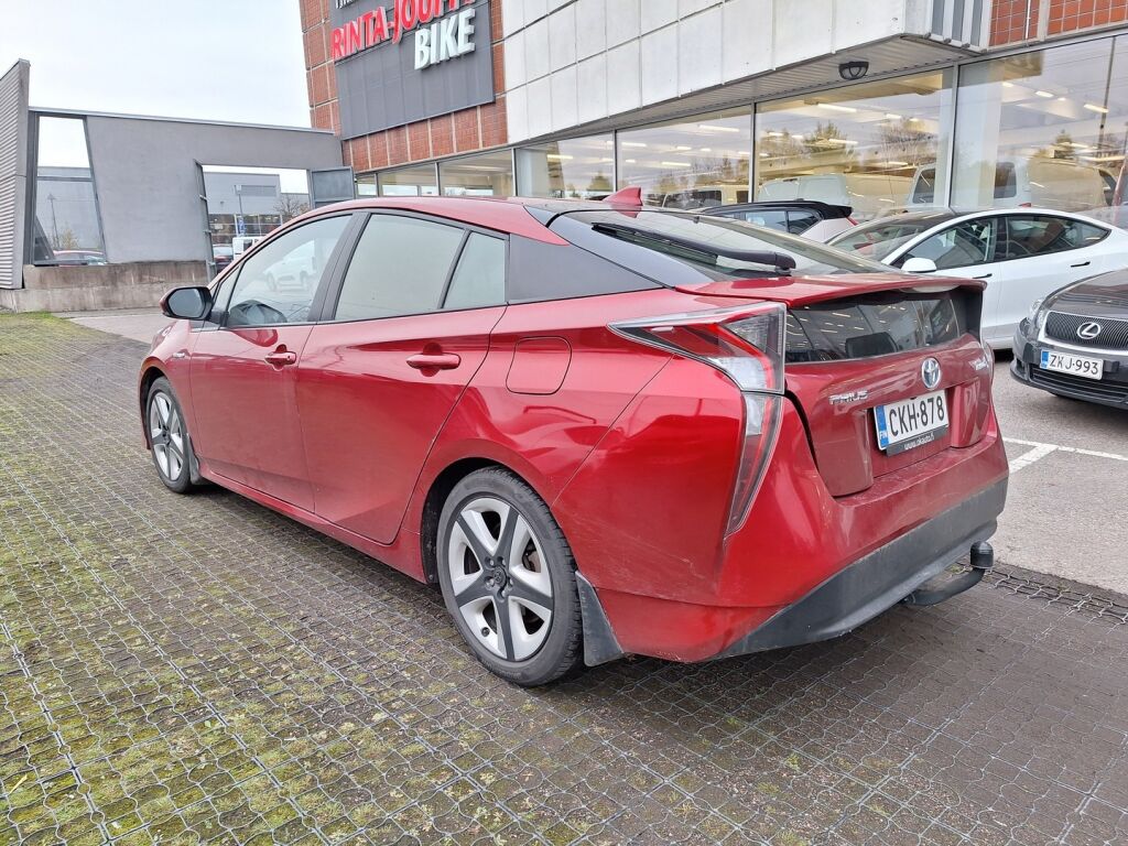 Toyota Prius 2016 Punainen