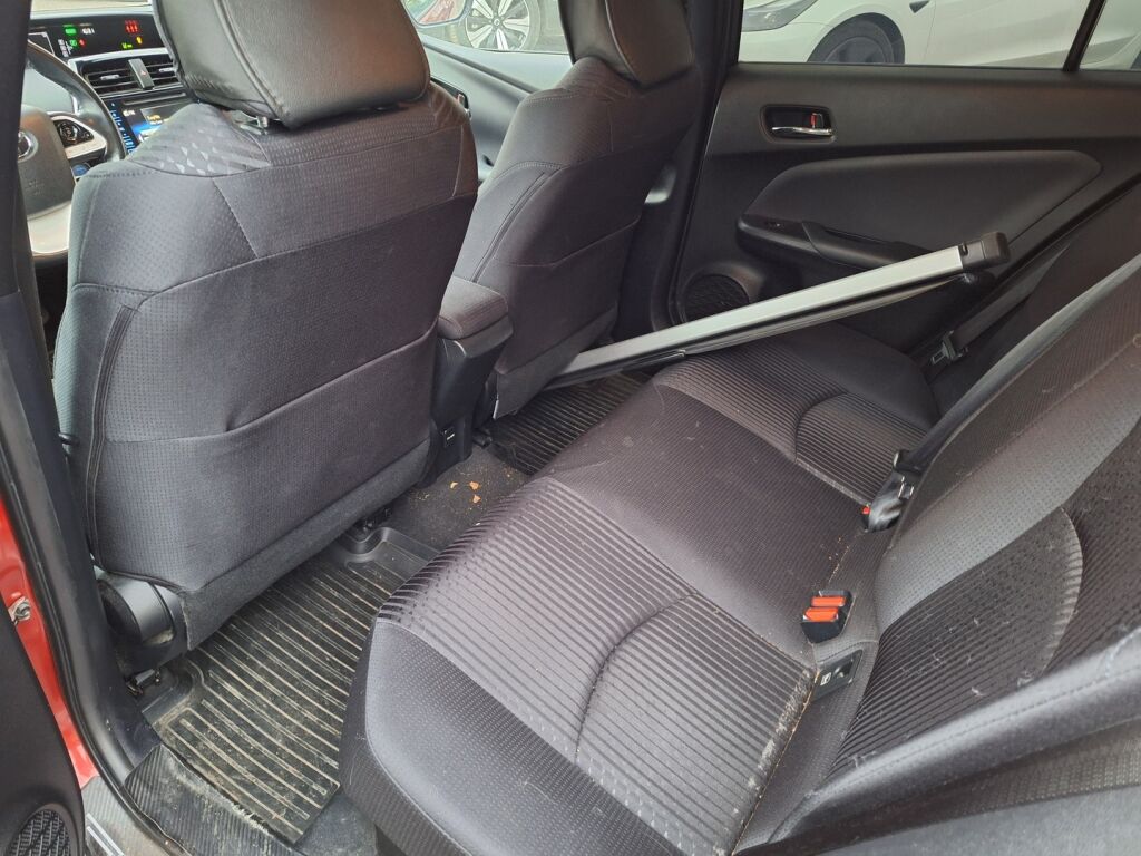 Toyota Prius 2016 Punainen