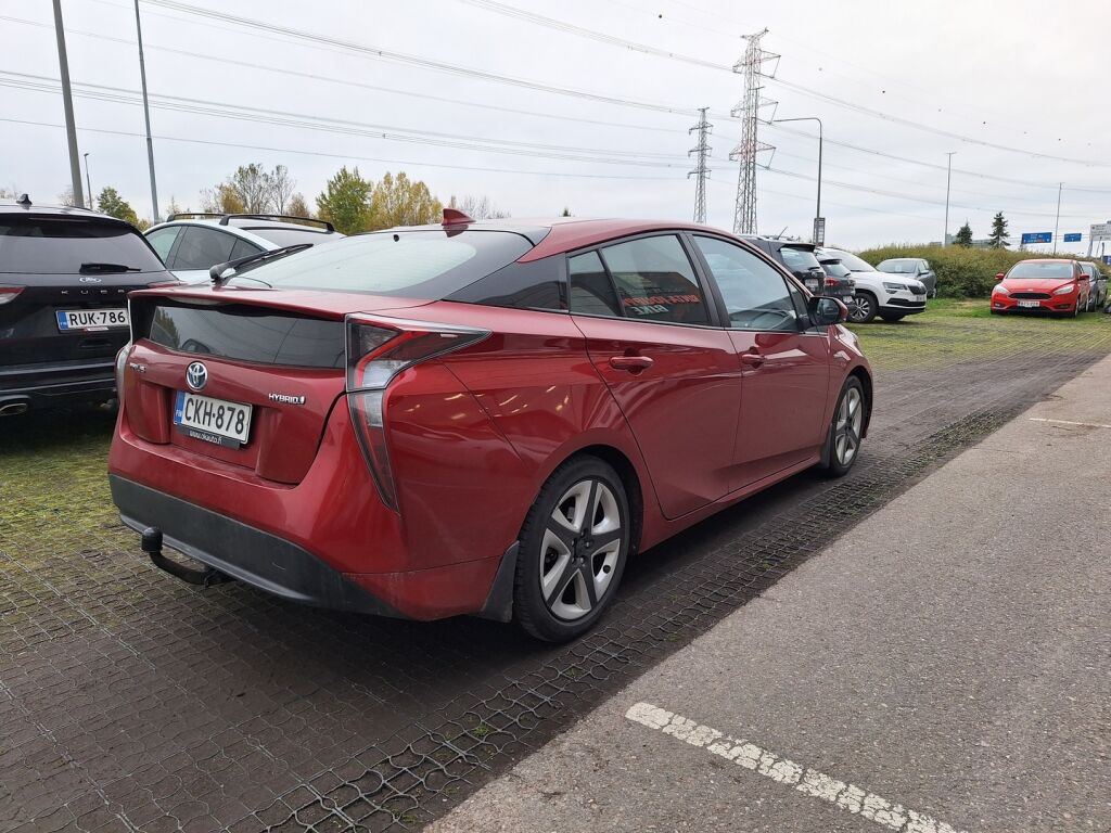 Toyota Prius 2016 Punainen