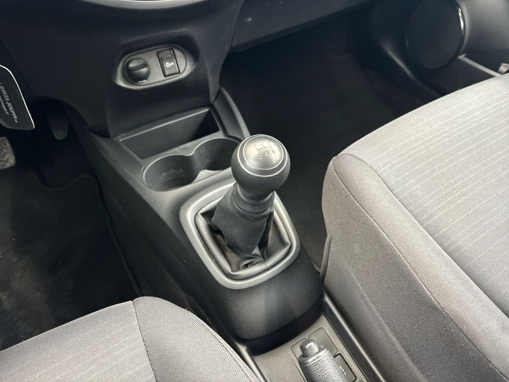 Toyota Yaris 2016 Musta