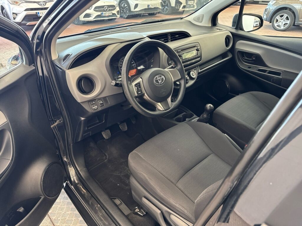 Toyota Yaris 2016 Musta