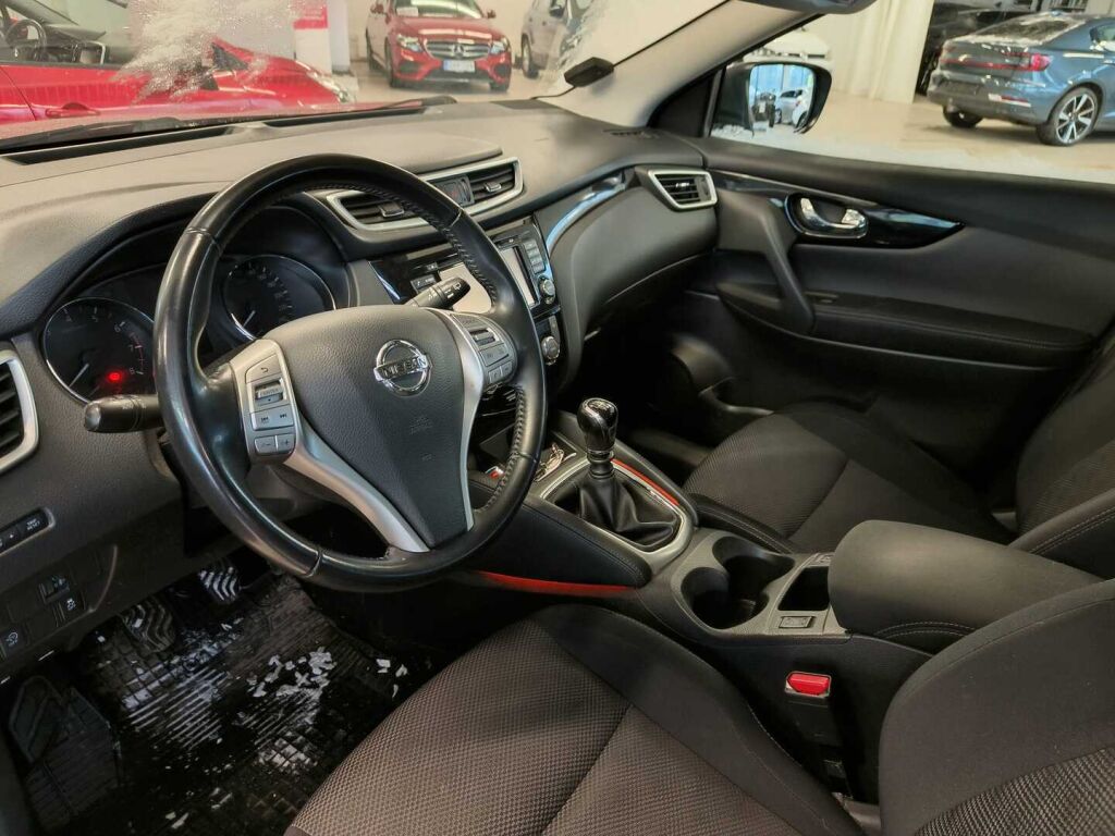 Nissan Qashqai 2017 Punainen