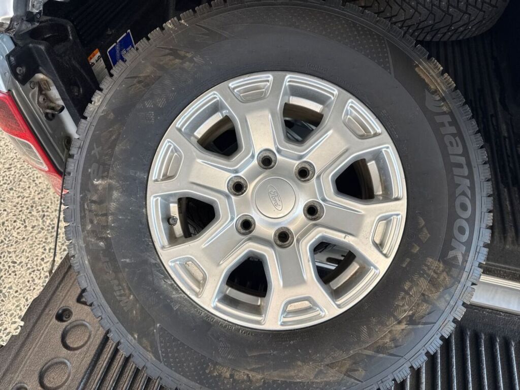 Ford Ranger 2017 Metallinhohto Hopea (Moondust Silver)